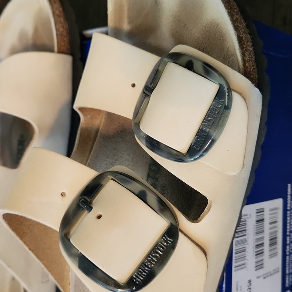 Arizona Big Buckle Nubuck Leather Almond – Mackinac Birkenstock - Picture 5 of 5